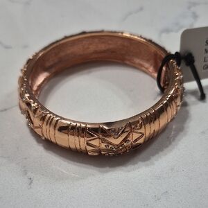 Chic Rose Gold Bracelet with Intricate Design